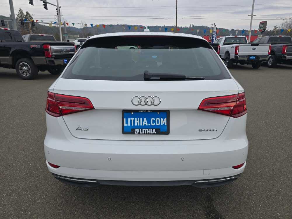 Thumbnail: 2017 Audi A3 e-tron - 4