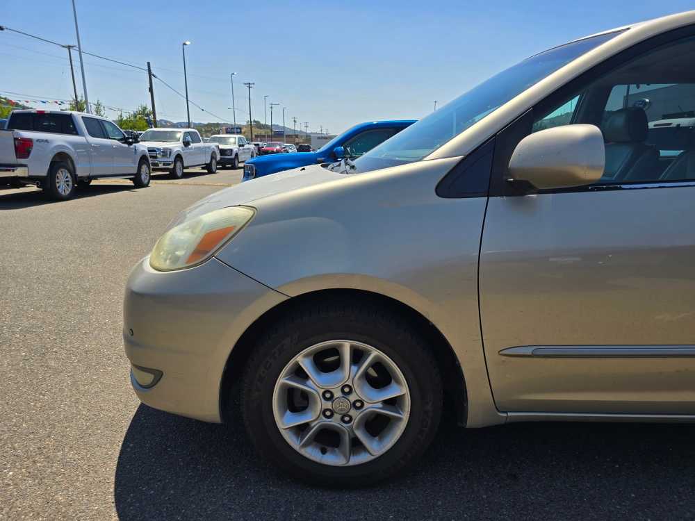 Thumbnail: 2005 Toyota Sienna - 6