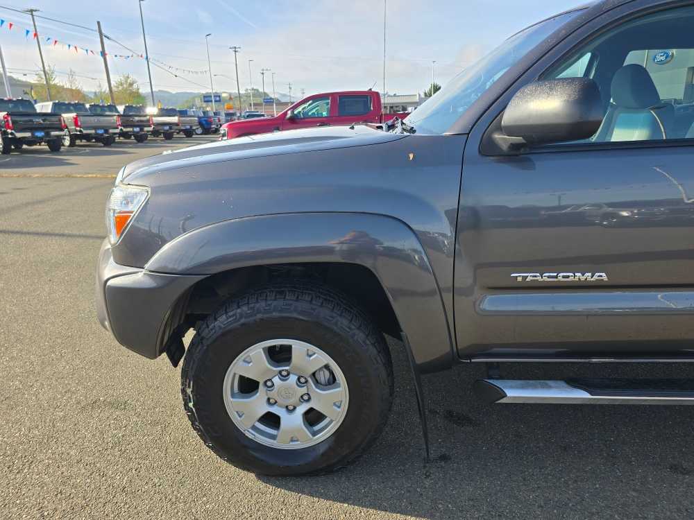 Thumbnail: 2015 Toyota Tacoma - 18