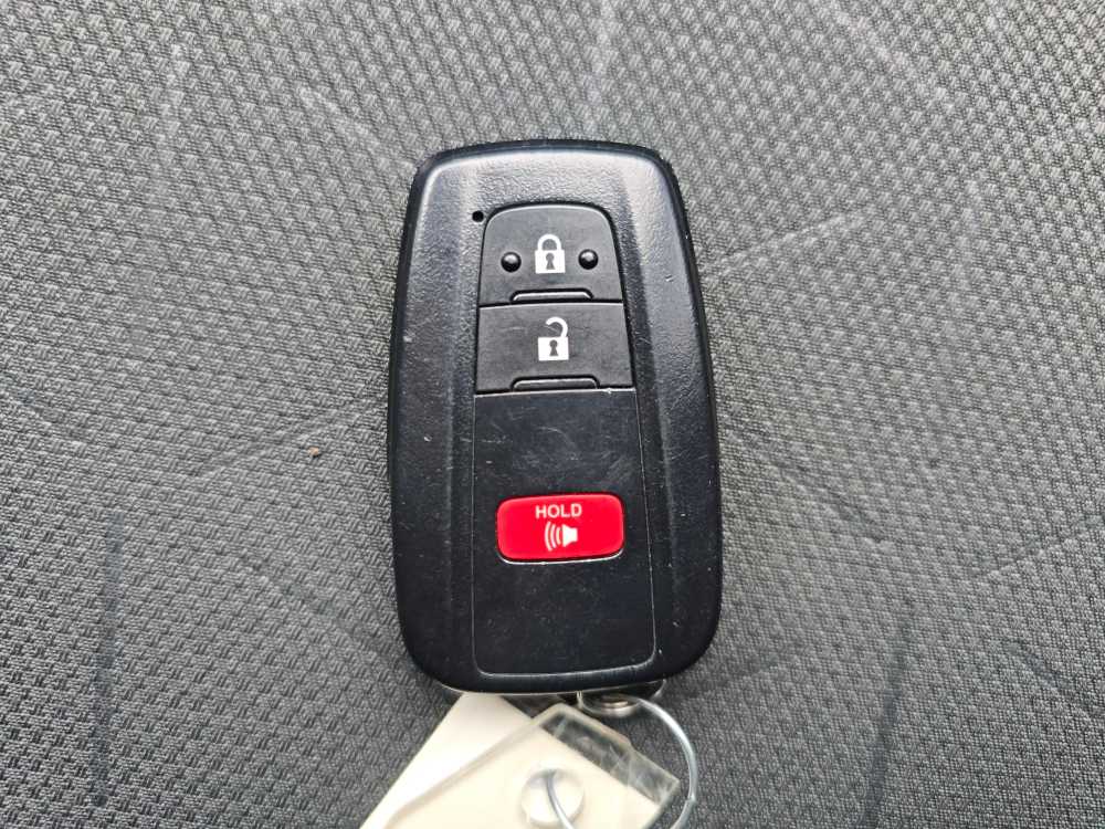 Thumbnail: 2021 Toyota RAV4 - 21