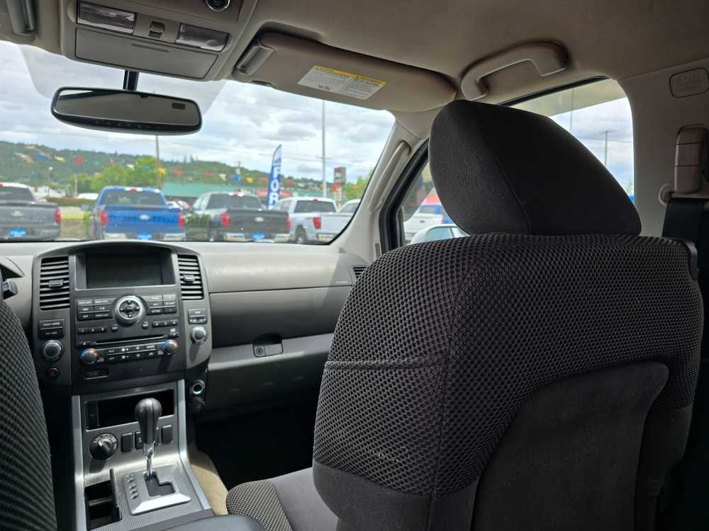 2011 Nissan Pathfinder SV 14