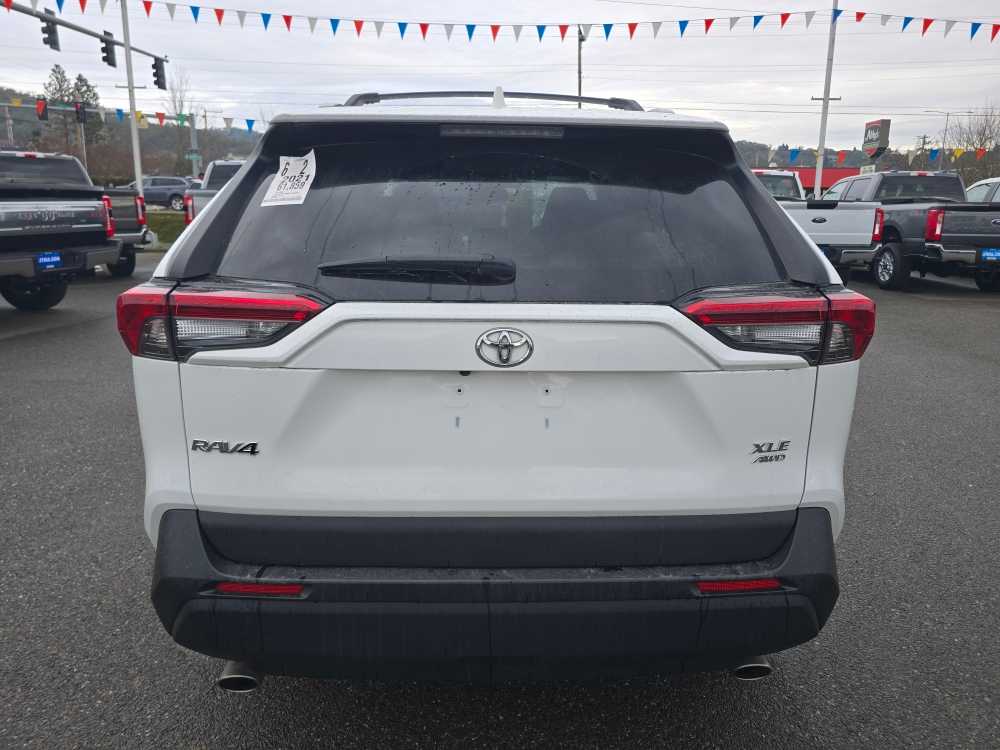 Thumbnail: 2021 Toyota RAV4 - 4