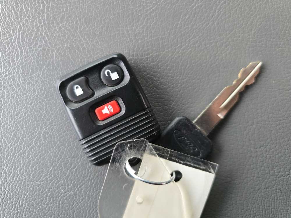 Thumbnail: 2004 Ford F-350 - 22