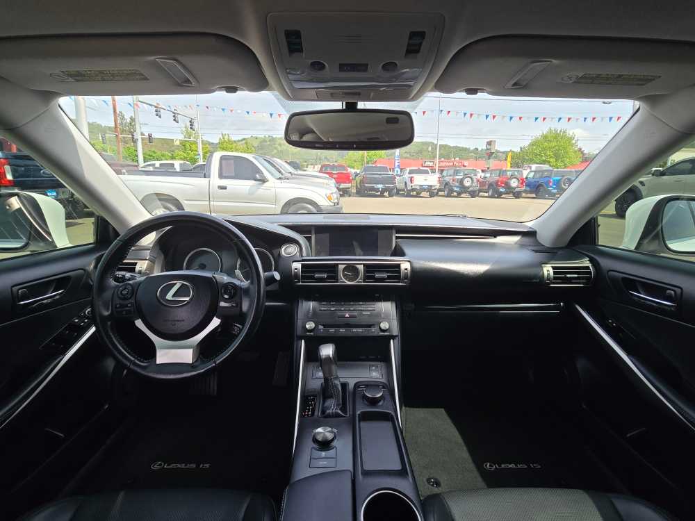 Thumbnail: 2015 Lexus IS - 15