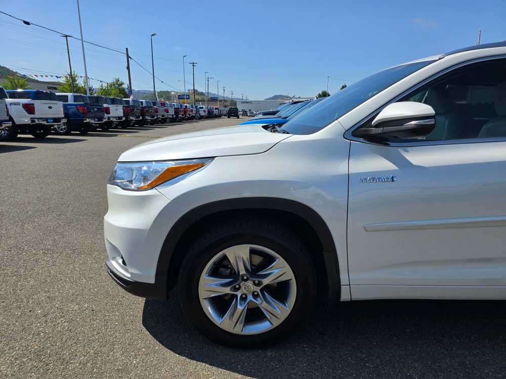 Thumbnail: 2015 Toyota Highlander - 19