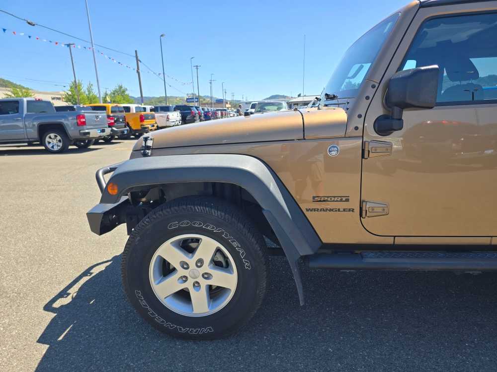 Thumbnail: 2015 Jeep Wrangler - 13