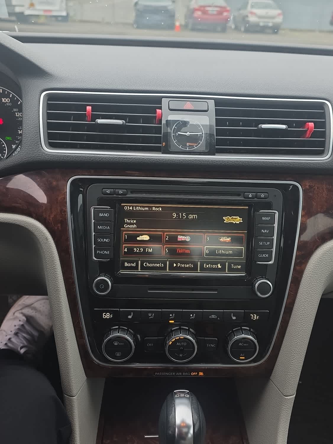 Thumbnail: 2012 Volkswagen Passat - 9