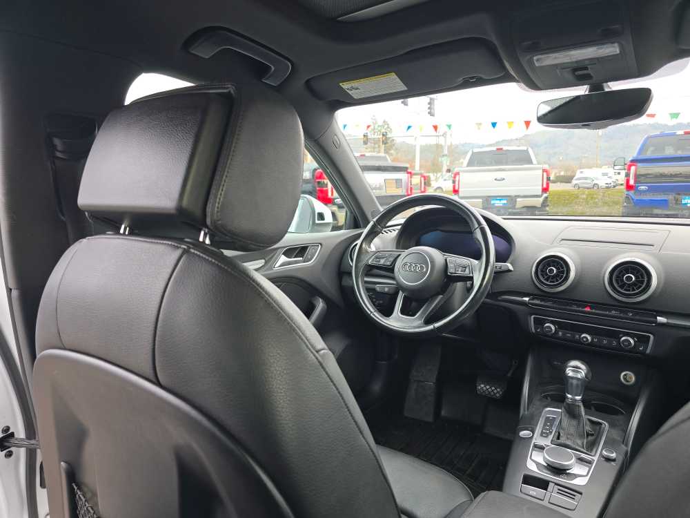 Thumbnail: 2017 Audi A3 e-tron - 10