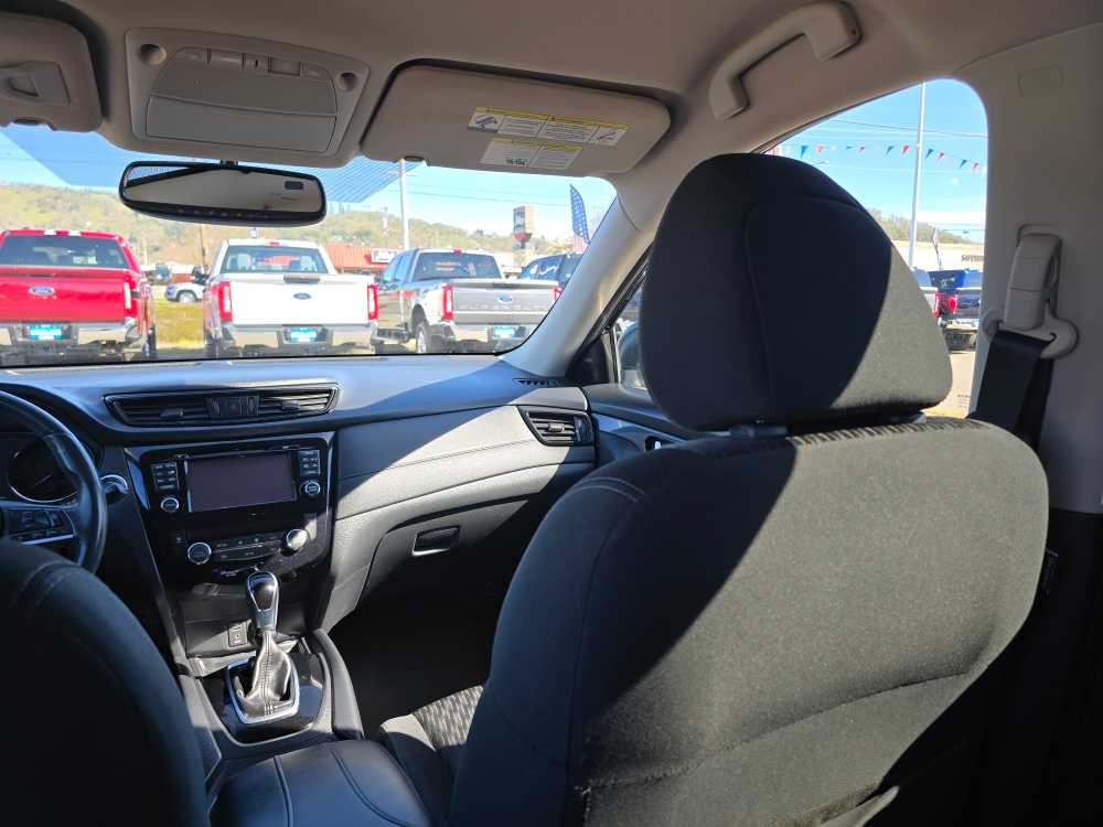 Thumbnail: 2017 Nissan Rogue - 14