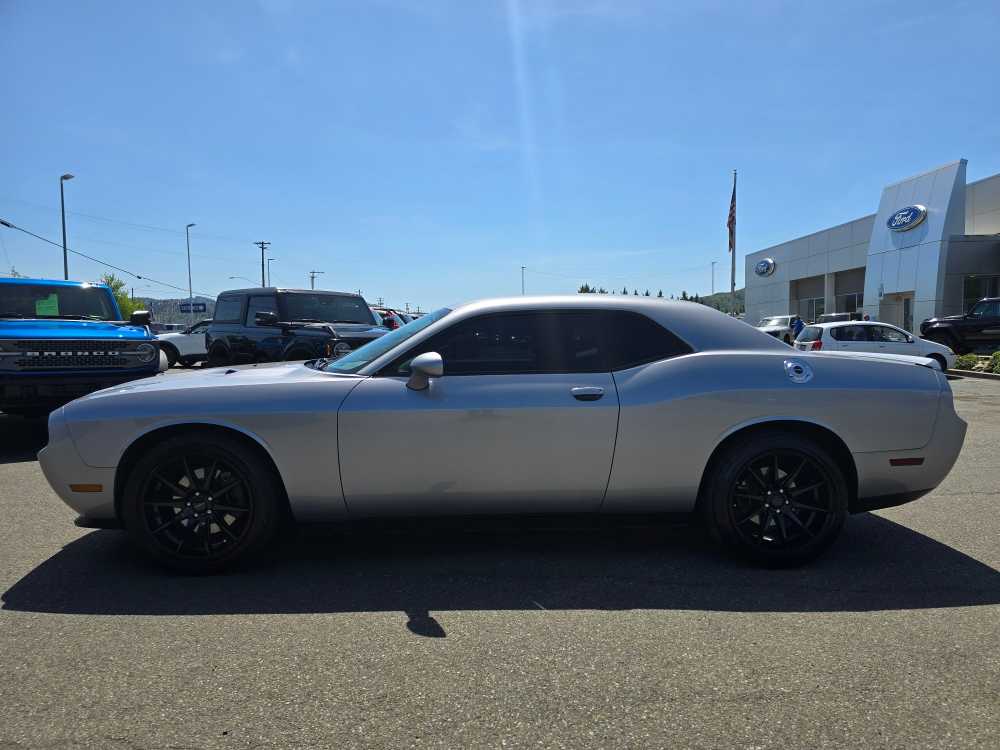 2013 Dodge Challenger SXT 2