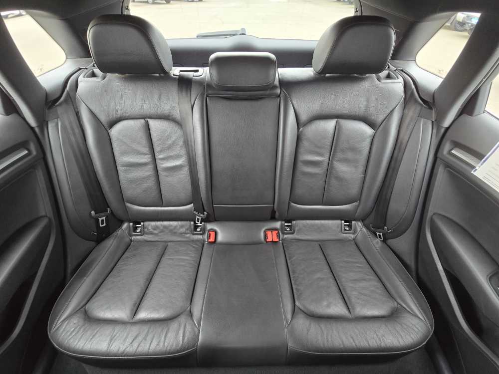 Thumbnail: 2017 Audi A3 e-tron - 17