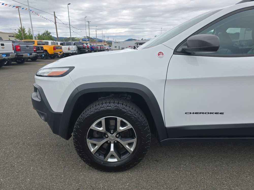 Thumbnail: 2015 Jeep Cherokee - 18