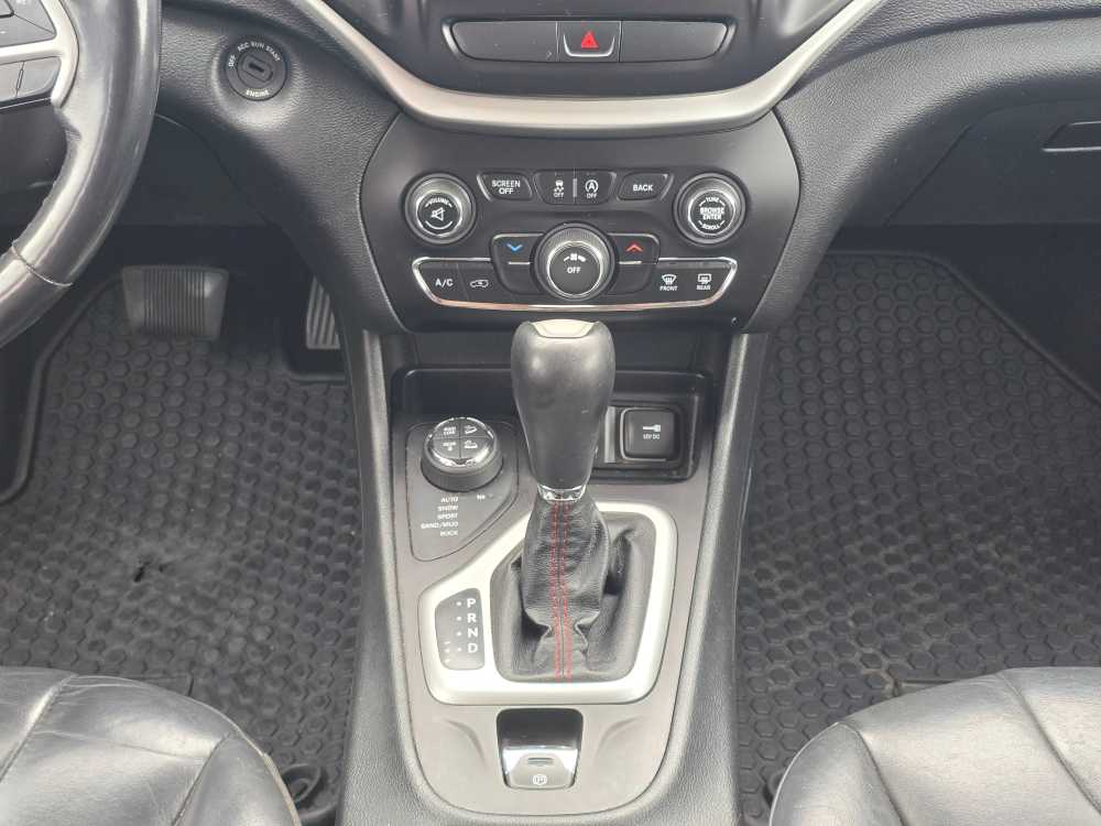 Thumbnail: 2015 Jeep Cherokee - 13