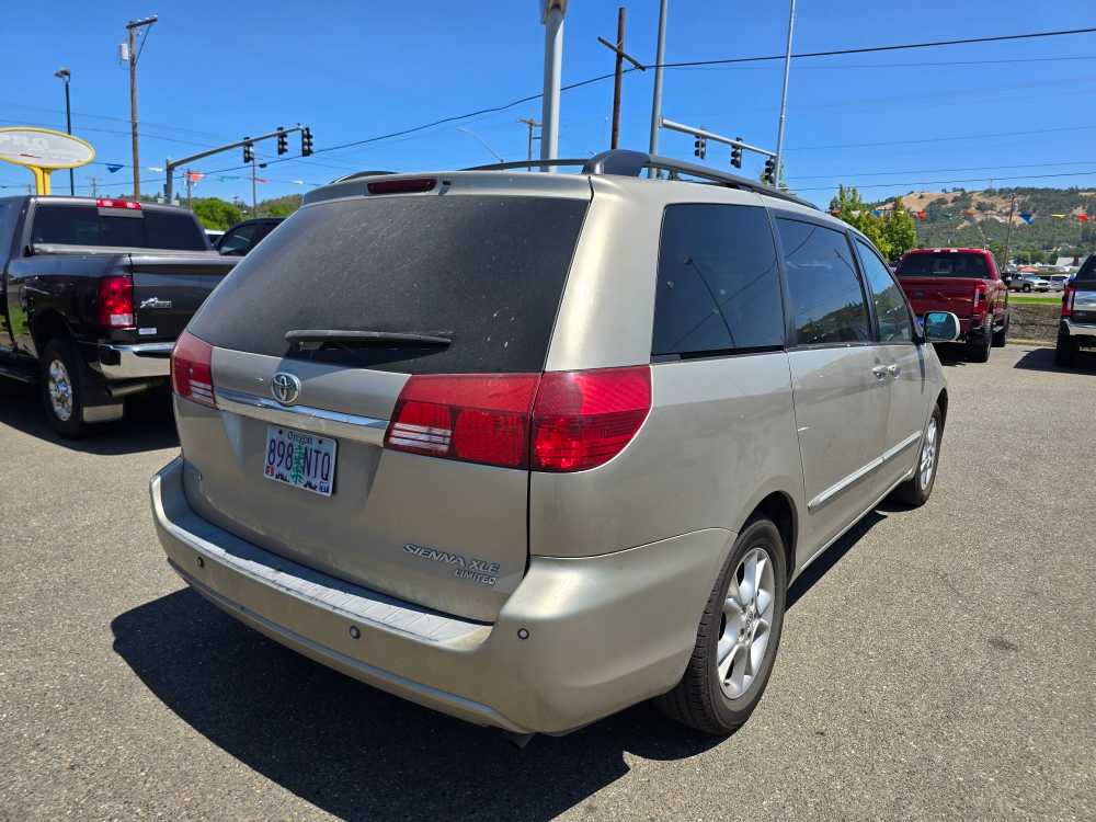 Thumbnail: 2005 Toyota Sienna - 3