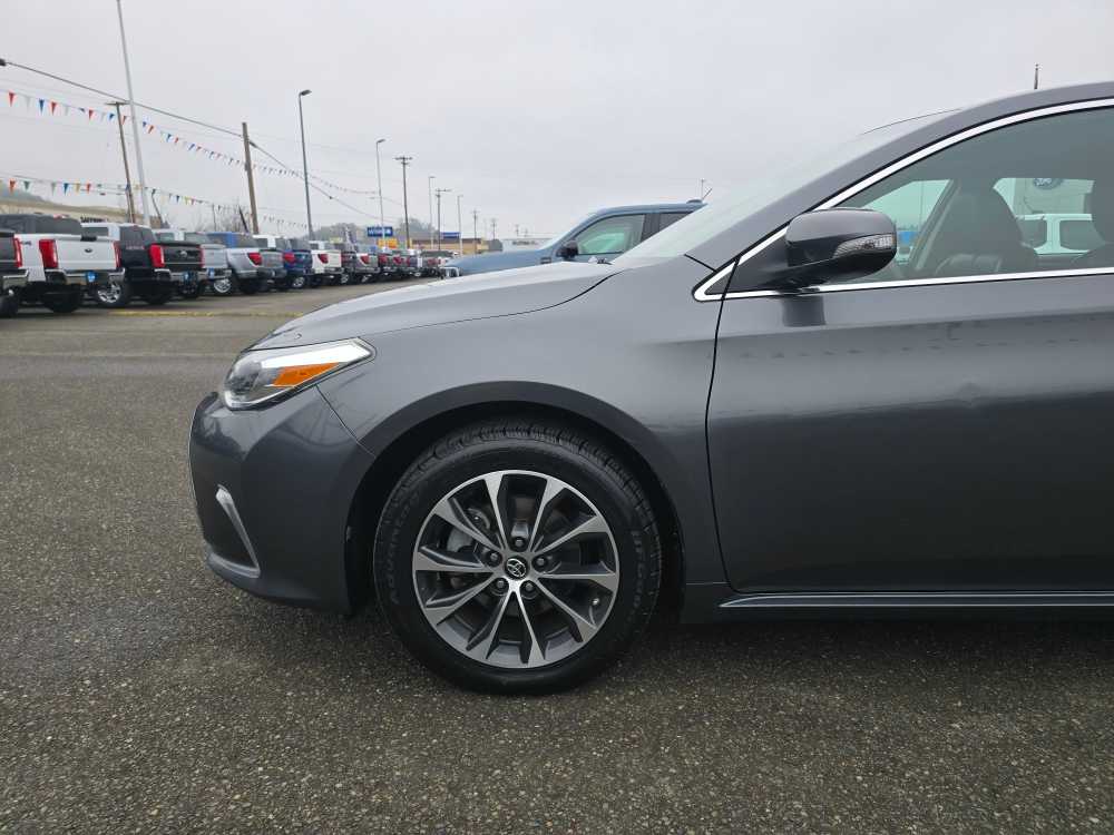 Thumbnail: 2017 Toyota Avalon - 18