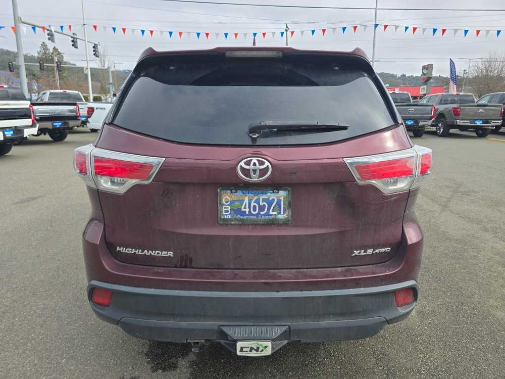 Thumbnail: 2016 Toyota Highlander - 4