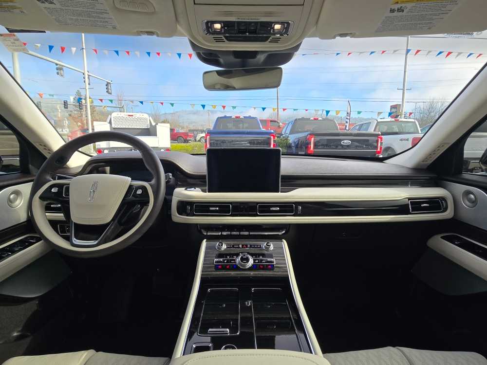 Thumbnail: 2022 Ford Edge - 22