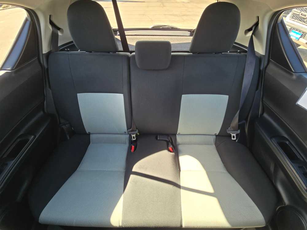 Thumbnail: 2017 Toyota Prius c - 18