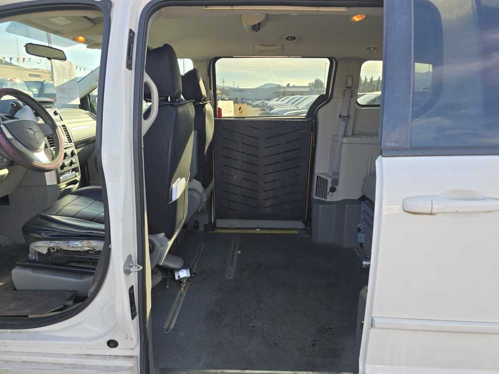 Thumbnail: 2010 Dodge Grand Caravan - 16