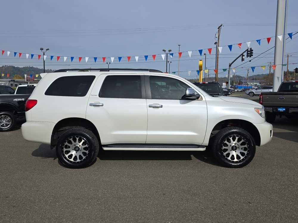 Thumbnail: 2016 Toyota Sequoia - 6