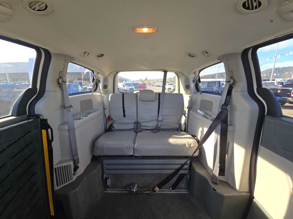 Thumbnail: 2010 Dodge Grand Caravan - 18