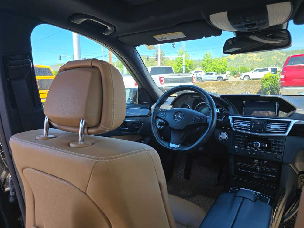 Thumbnail: 2010 Mercedes-Benz E-Class - 21