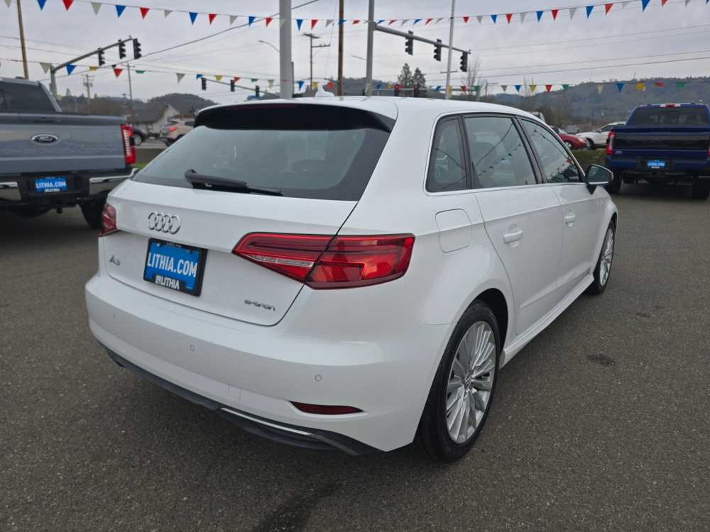 Thumbnail: 2017 Audi A3 e-tron - 5