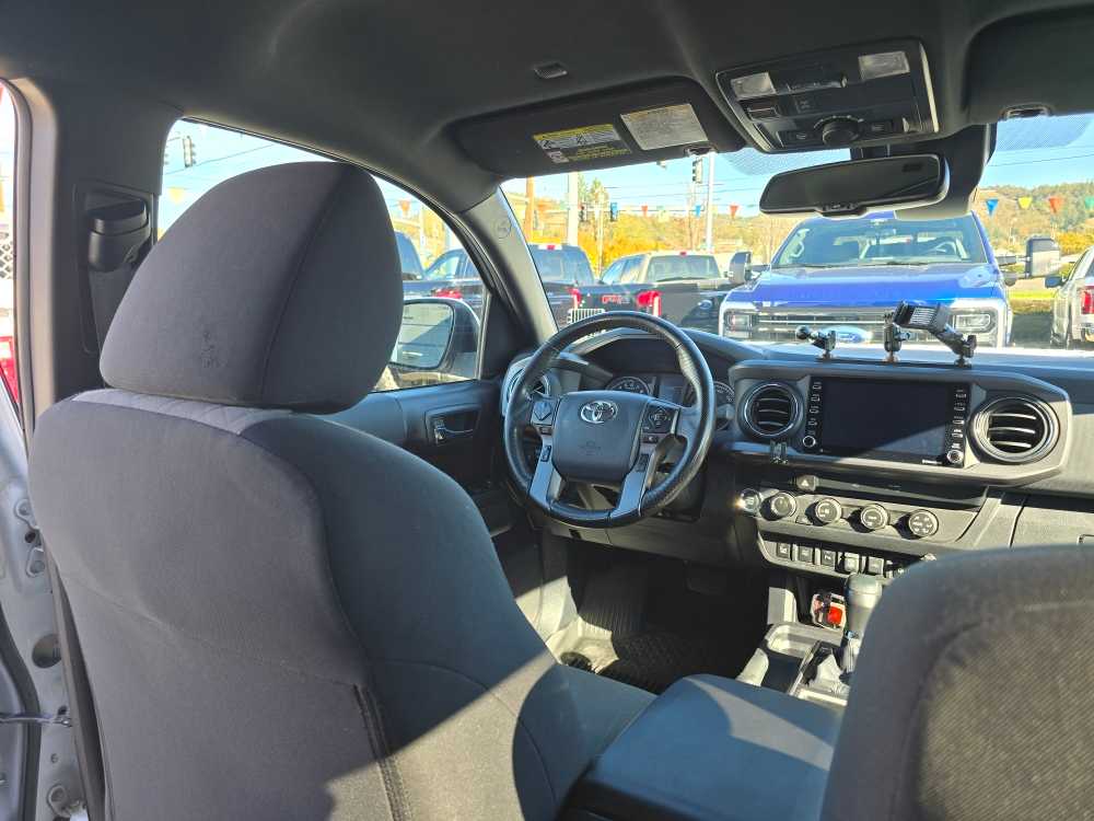 Thumbnail: 2020 Toyota Tacoma - 10