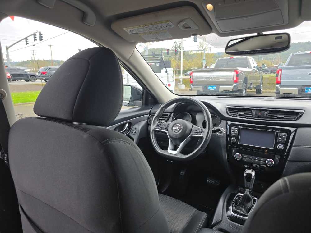 Thumbnail: 2017 Nissan Rogue - 10