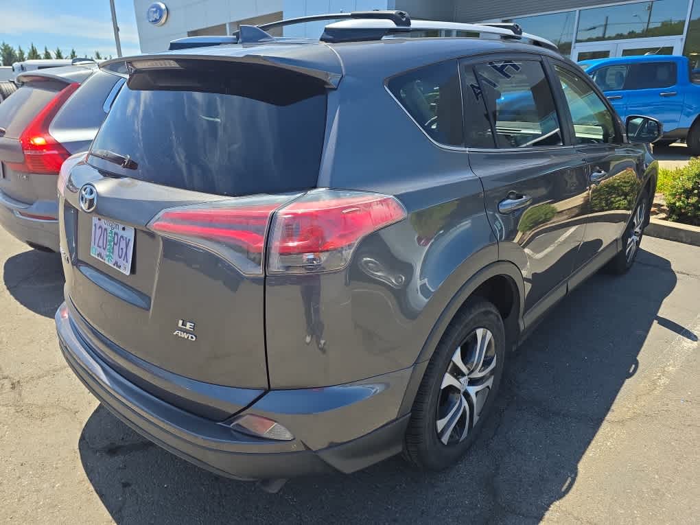 Thumbnail: 2016 Toyota RAV4 - 3