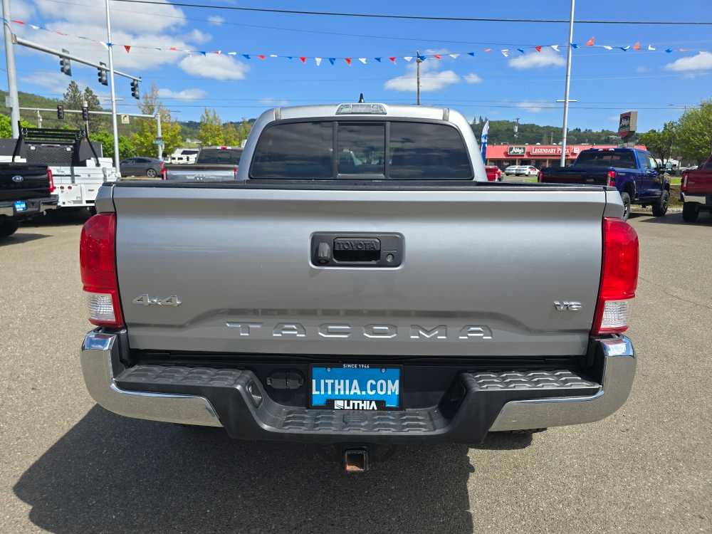 Thumbnail: 2017 Toyota Tacoma - 4