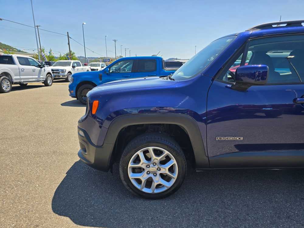 Thumbnail: 2017 Jeep Renegade - 18