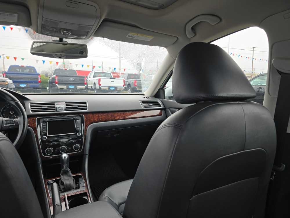 Thumbnail: 2012 Volkswagen Passat - 15