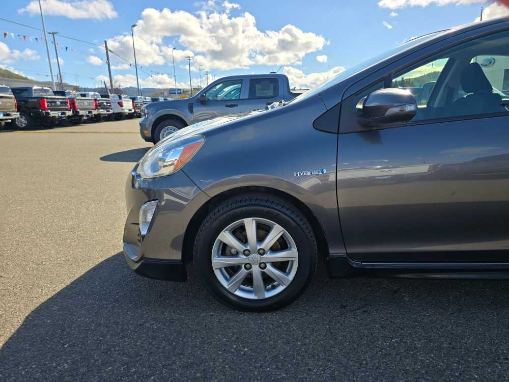 Thumbnail: 2017 Toyota Prius c - 19