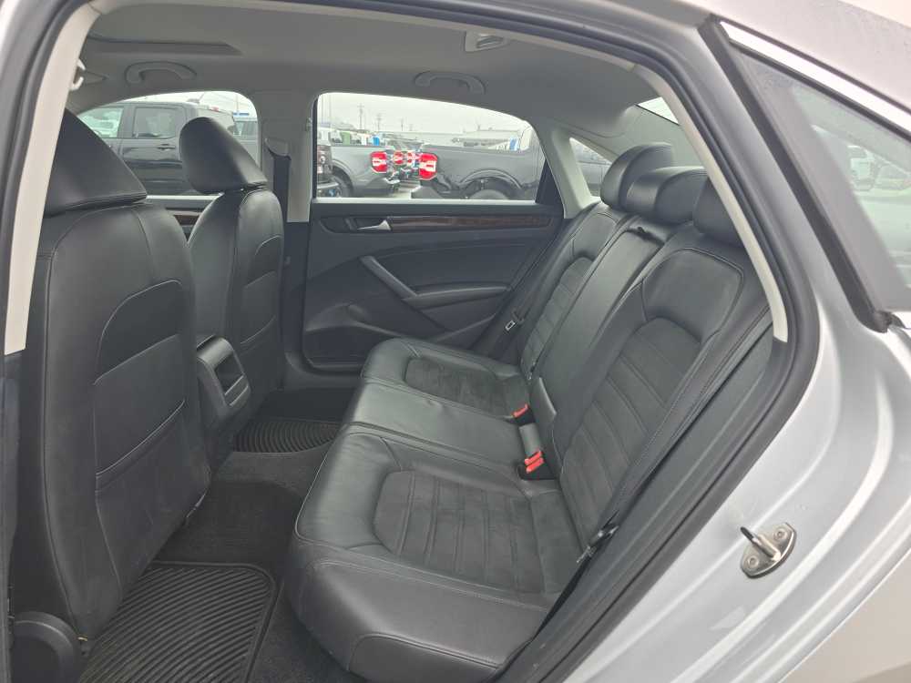 Thumbnail: 2012 Volkswagen Passat - 17