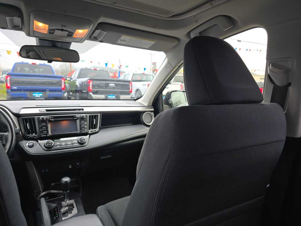 Thumbnail: 2018 Toyota RAV4 - 14