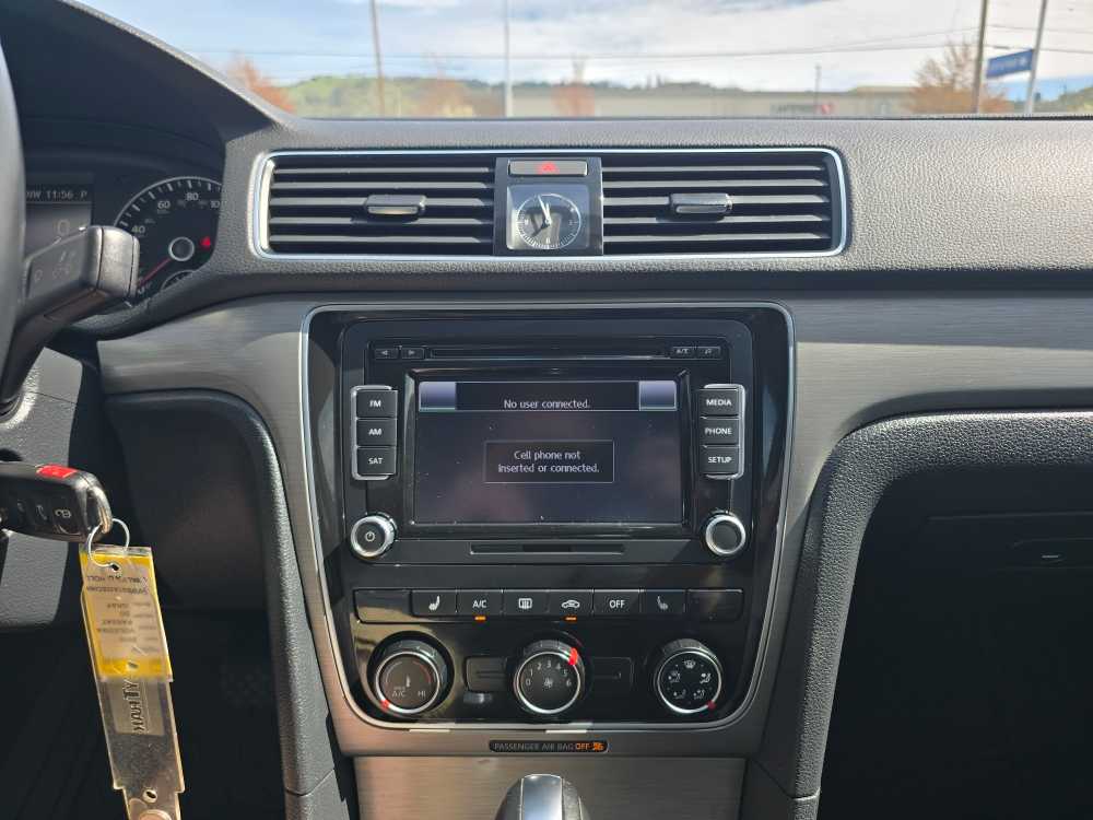 Thumbnail: 2014 Volkswagen Passat - 12