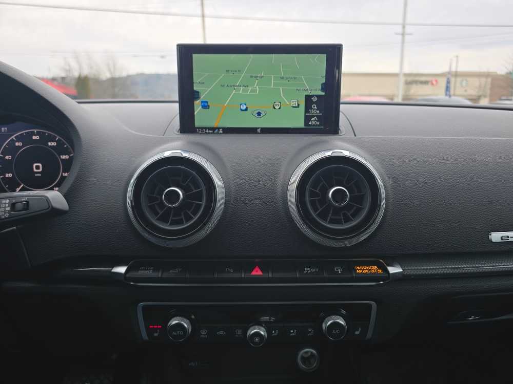 Thumbnail: 2017 Audi A3 e-tron - 12