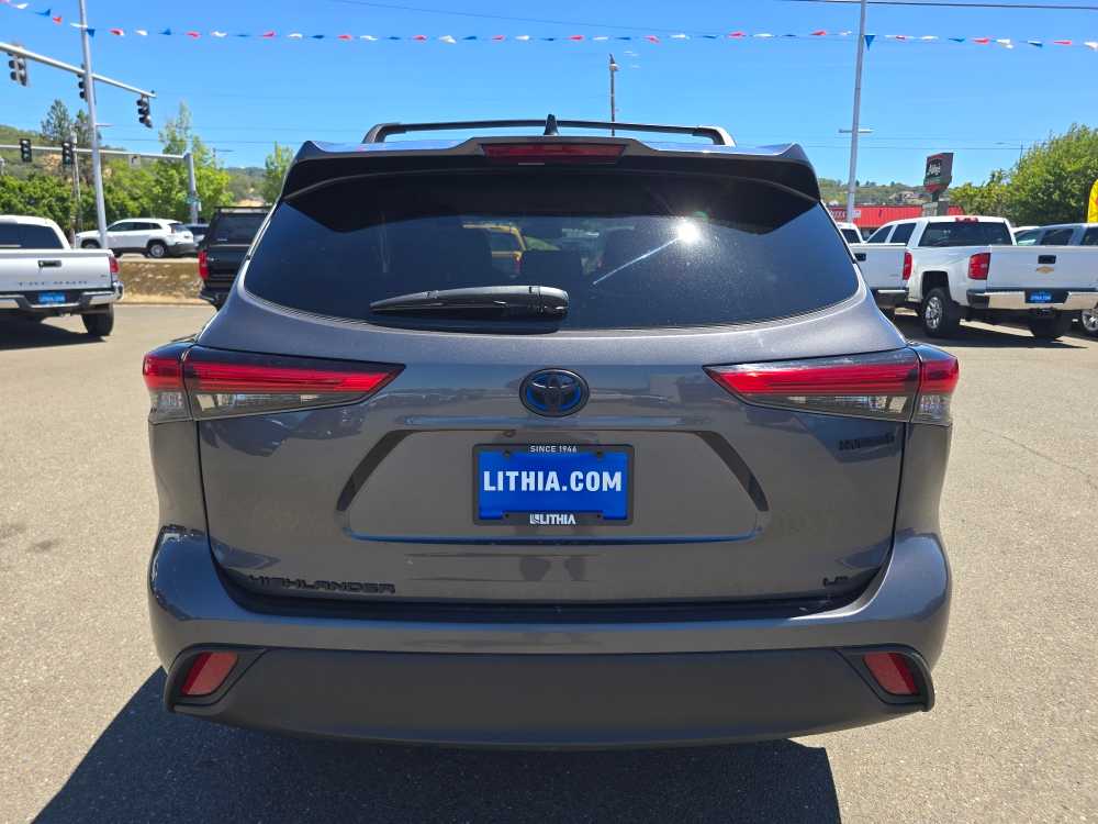 Thumbnail: 2022 Toyota Highlander - 4