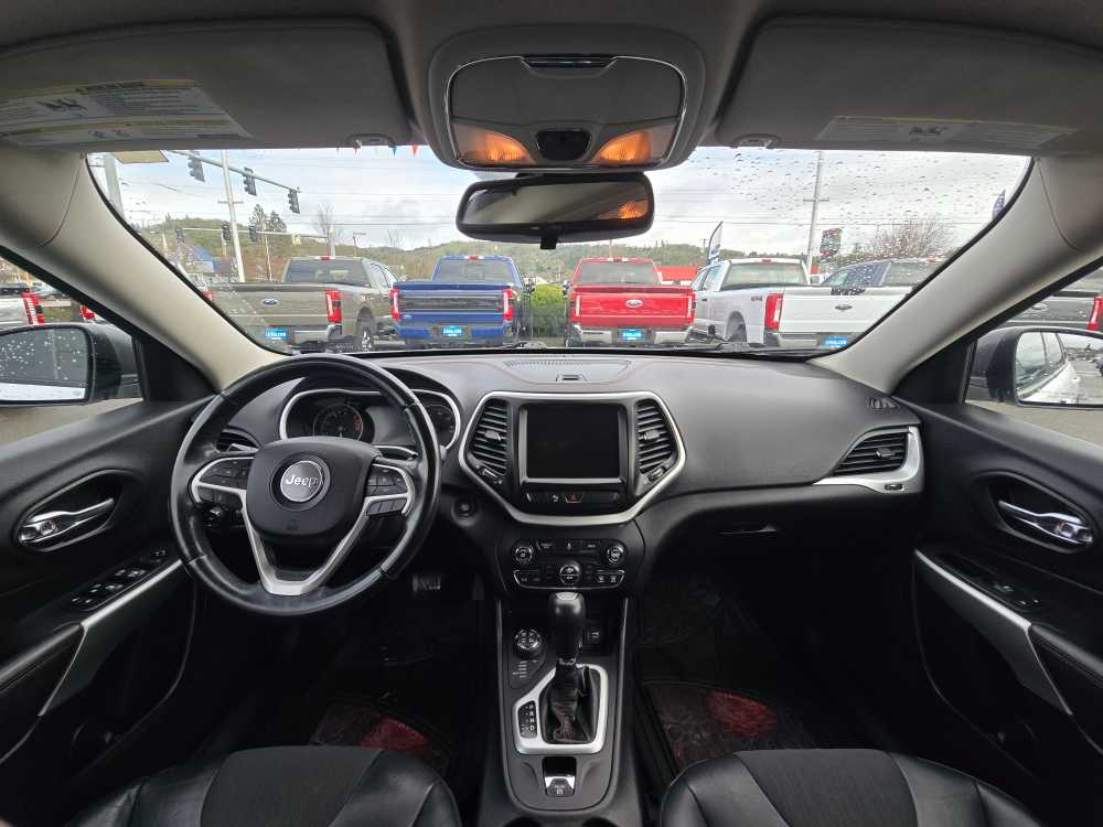 Thumbnail: 2018 Jeep Cherokee - 15