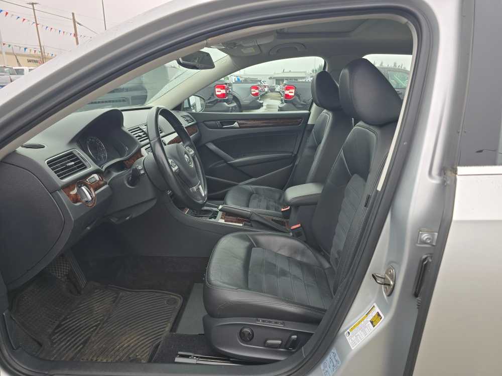 Thumbnail: 2012 Volkswagen Passat - 10