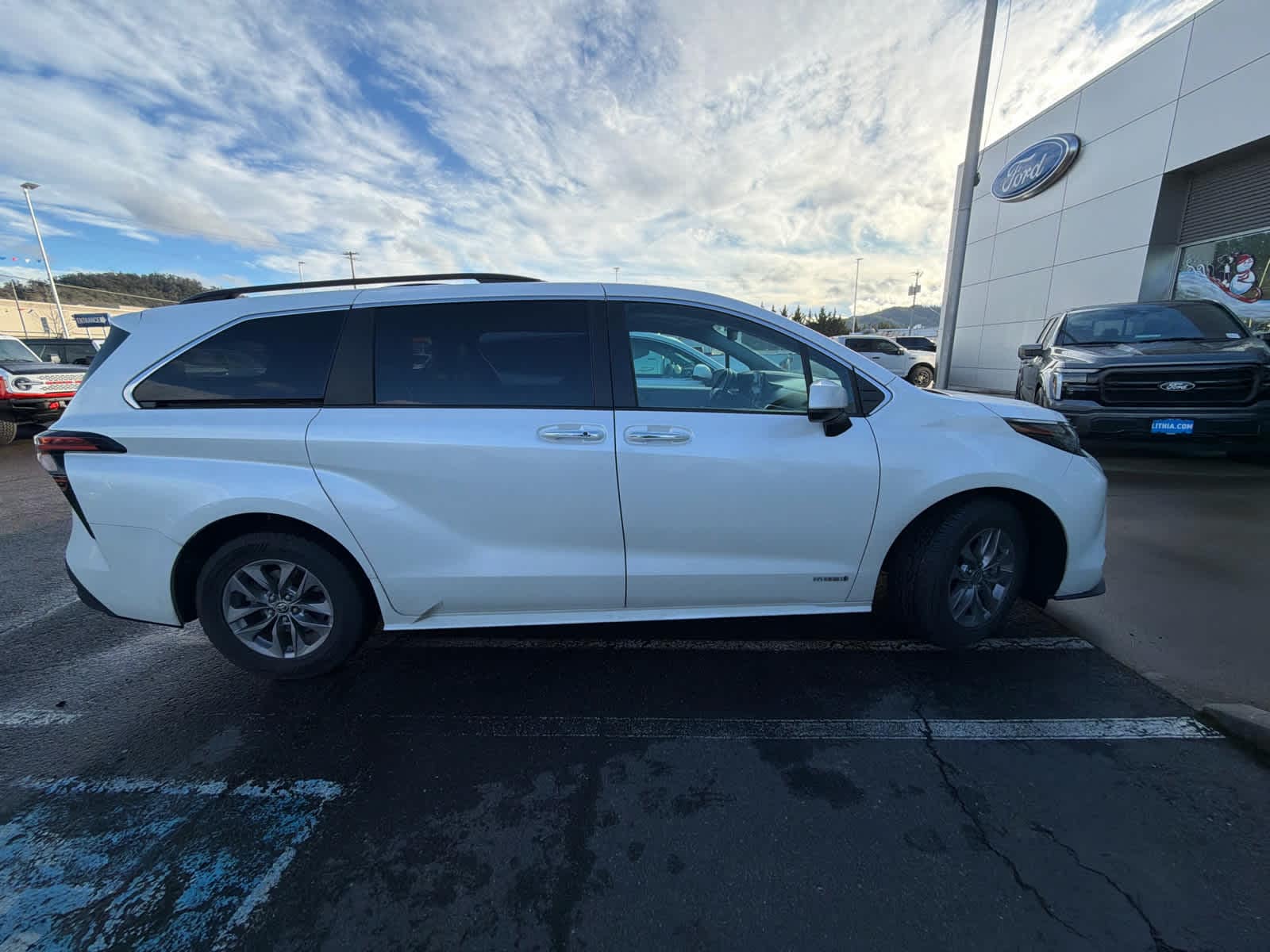 Thumbnail: 2021 Toyota Sienna - 1