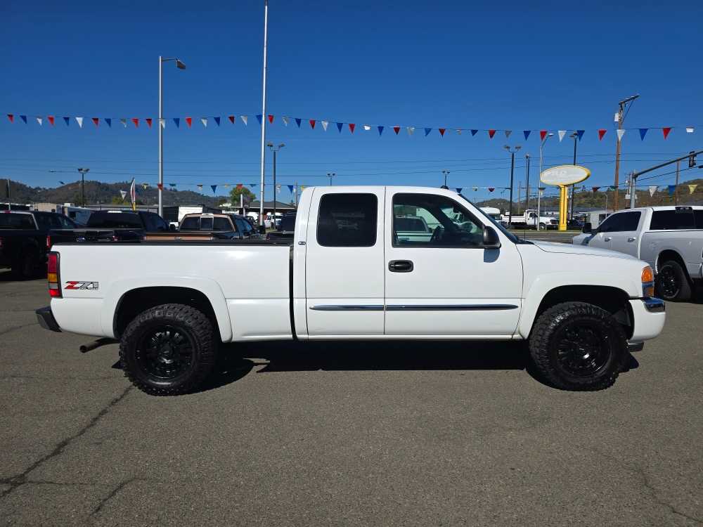 Thumbnail: 2005 GMC Sierra 1500 - 6