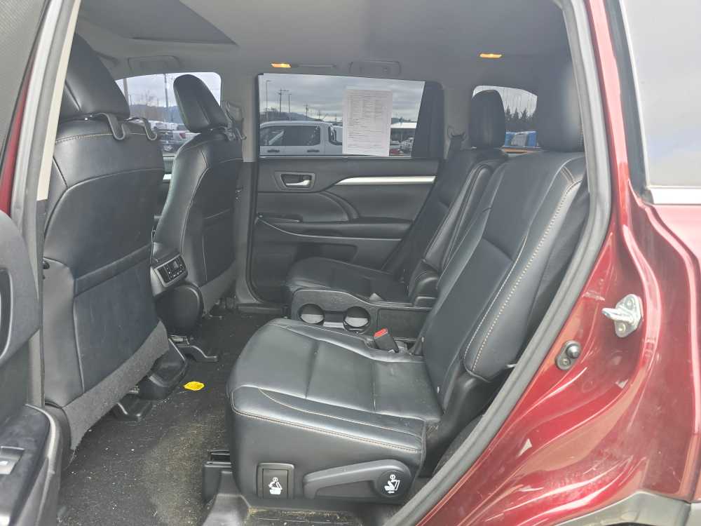 Thumbnail: 2016 Toyota Highlander - 16