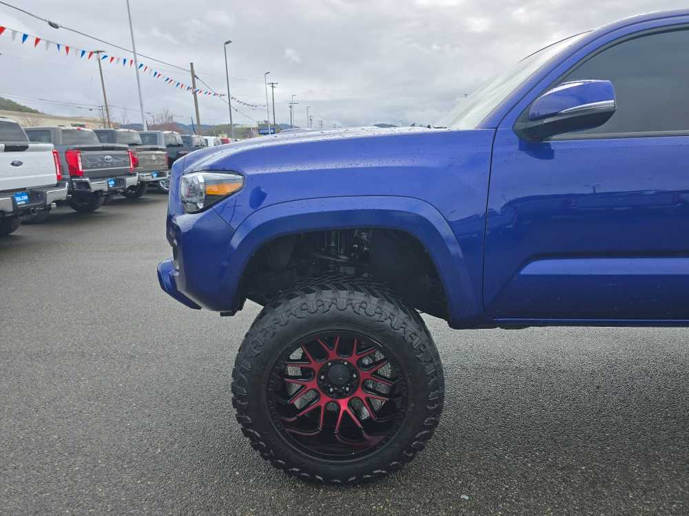 Thumbnail: 2023 Toyota Tacoma - 18