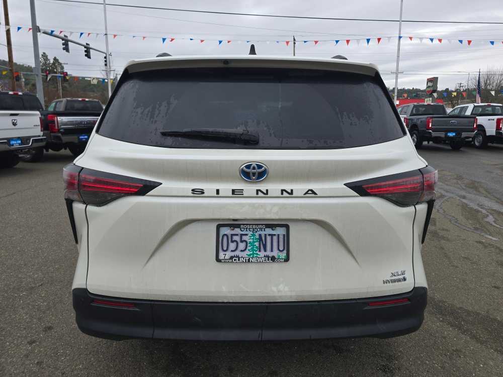 Thumbnail: 2021 Toyota Sienna - 4