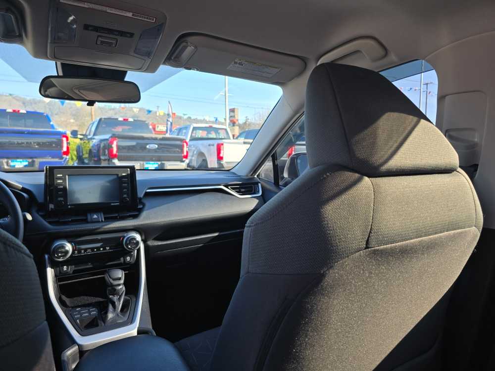 Thumbnail: 2021 Toyota RAV4 - 14