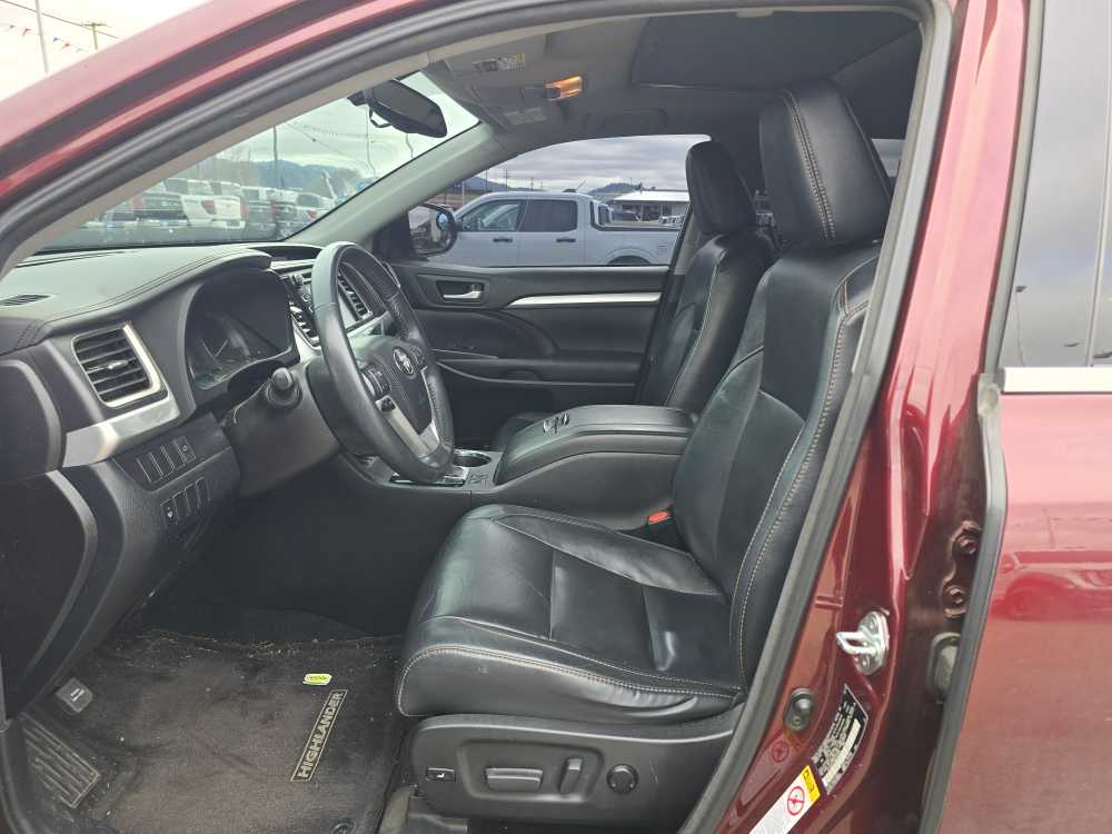 Thumbnail: 2016 Toyota Highlander - 9