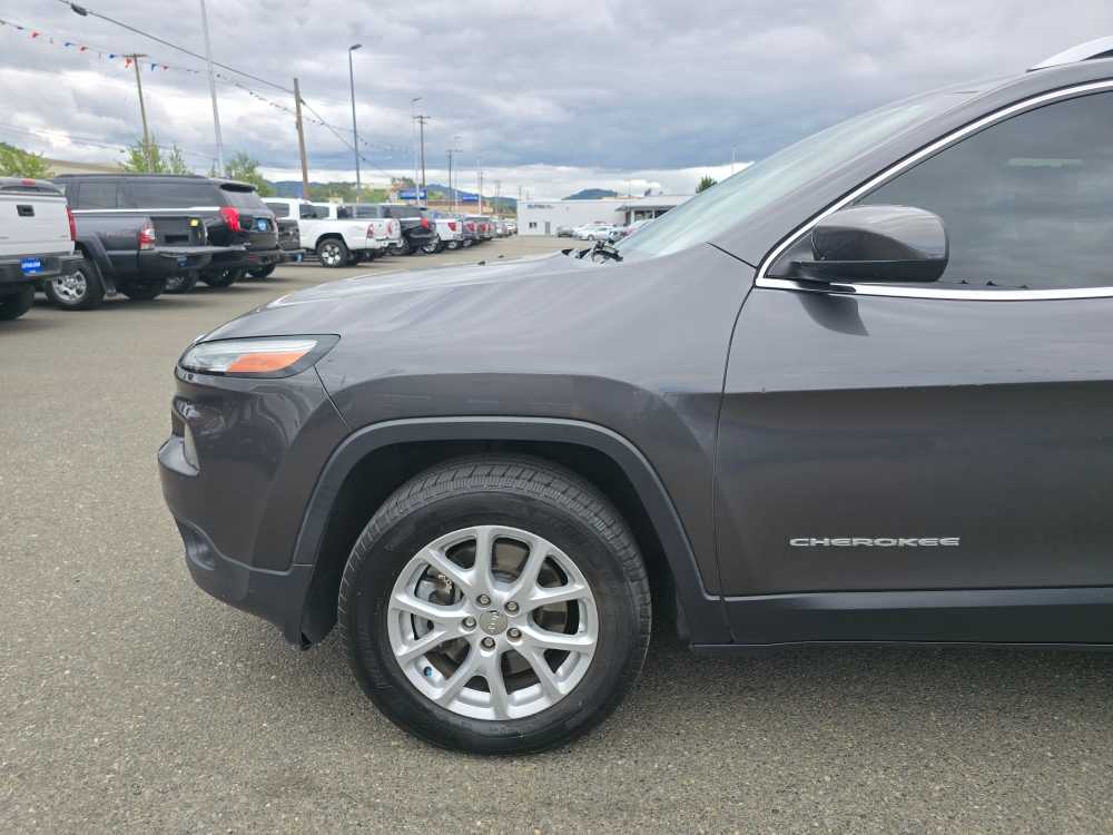 Thumbnail: 2017 Jeep Cherokee - 20