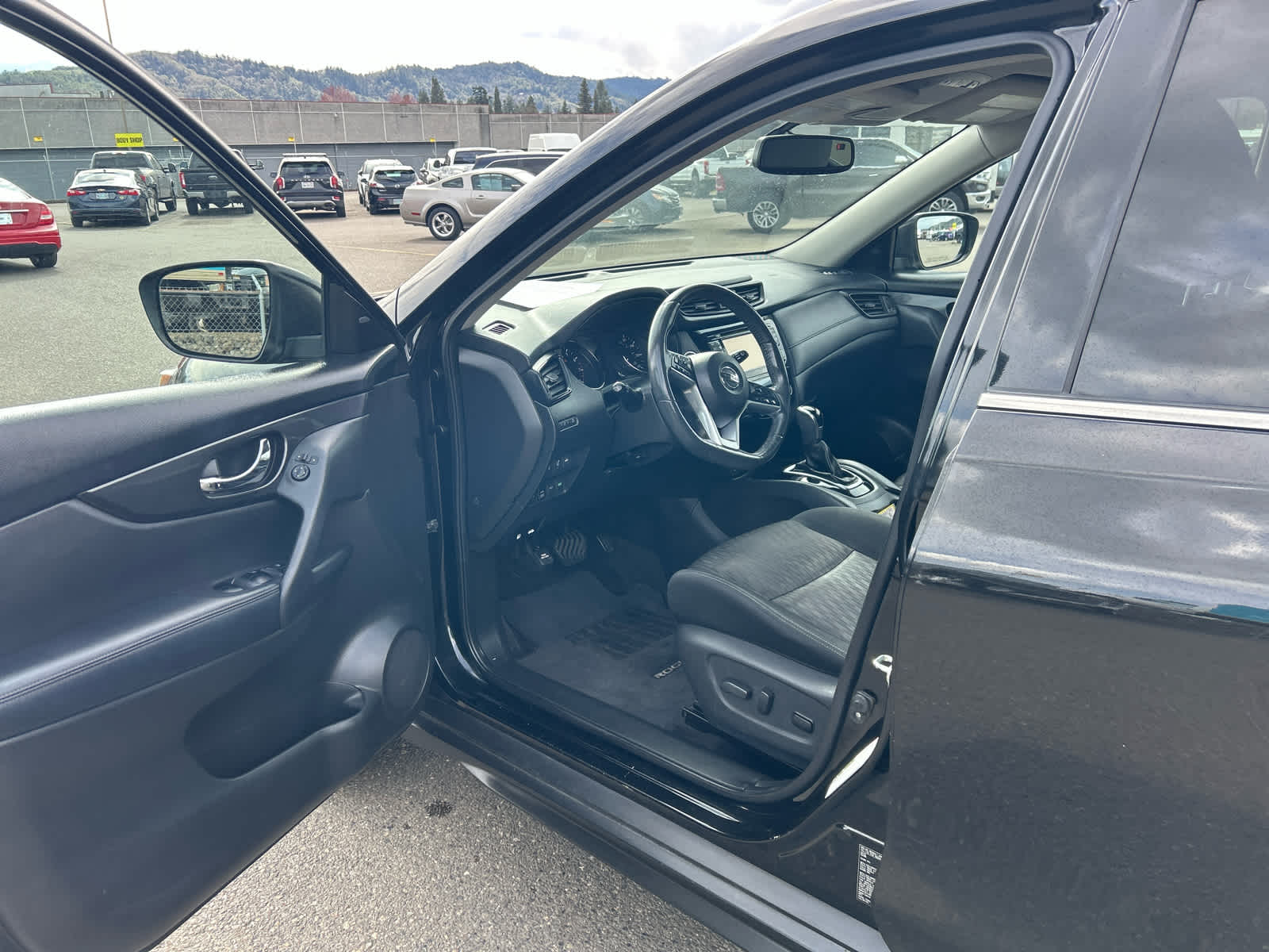 Thumbnail: 2017 Nissan Rogue - 8